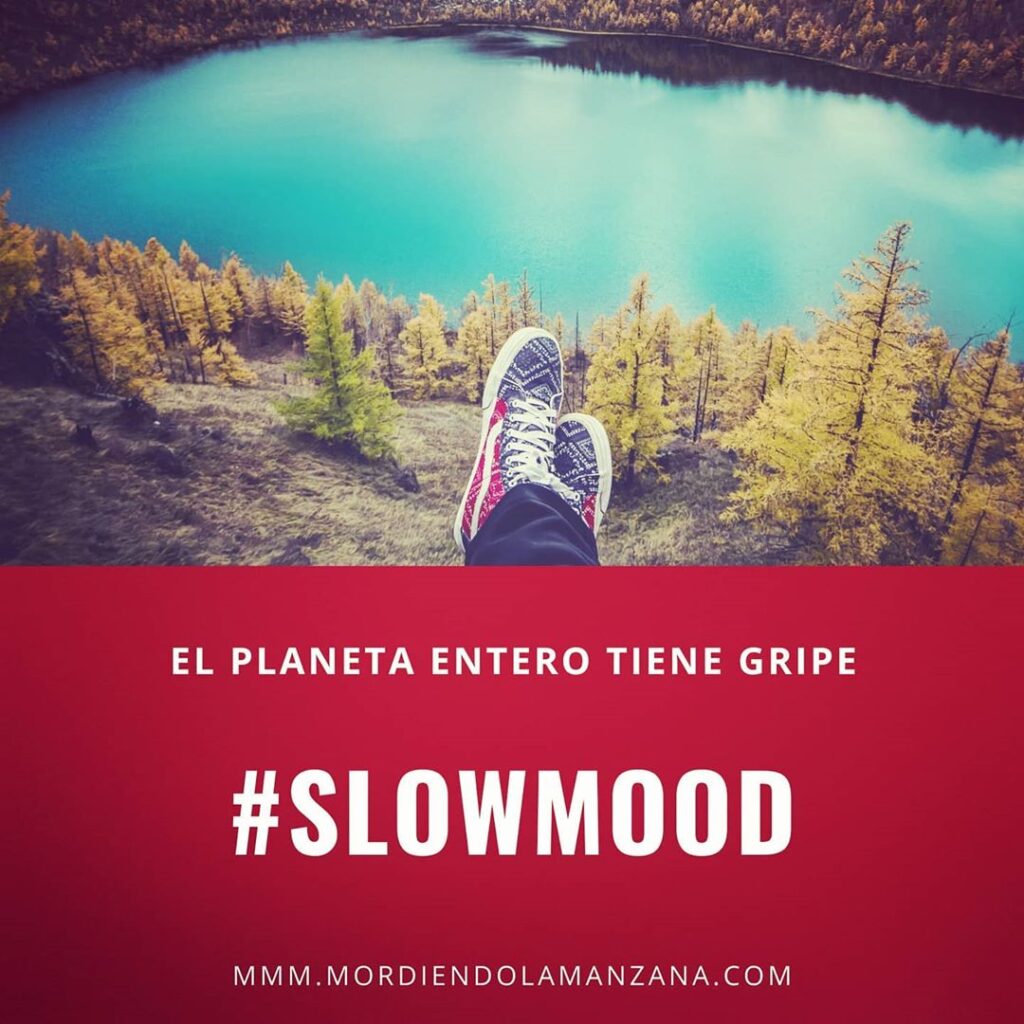Unos pies colgado de un acantilado con árboles #slowmood